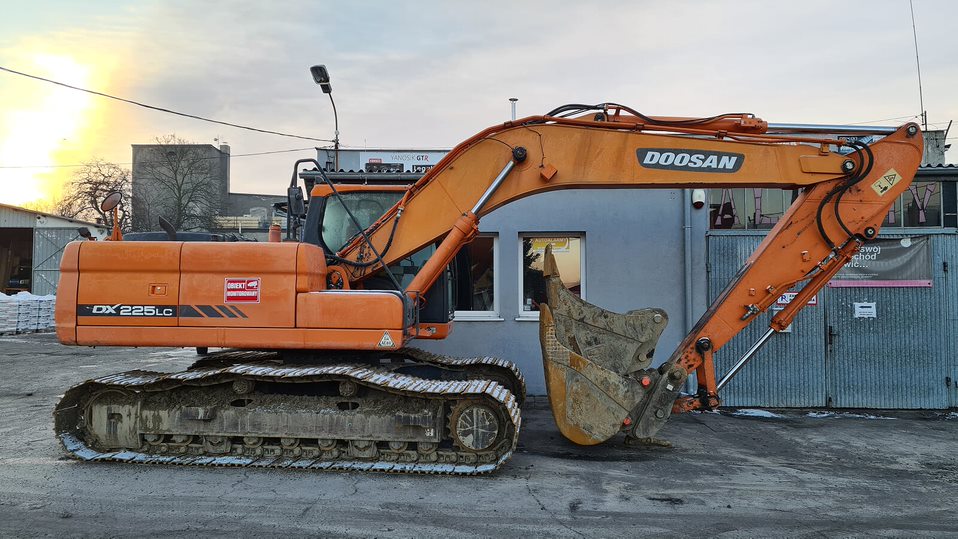 You are currently viewing Doosan DX225 LC