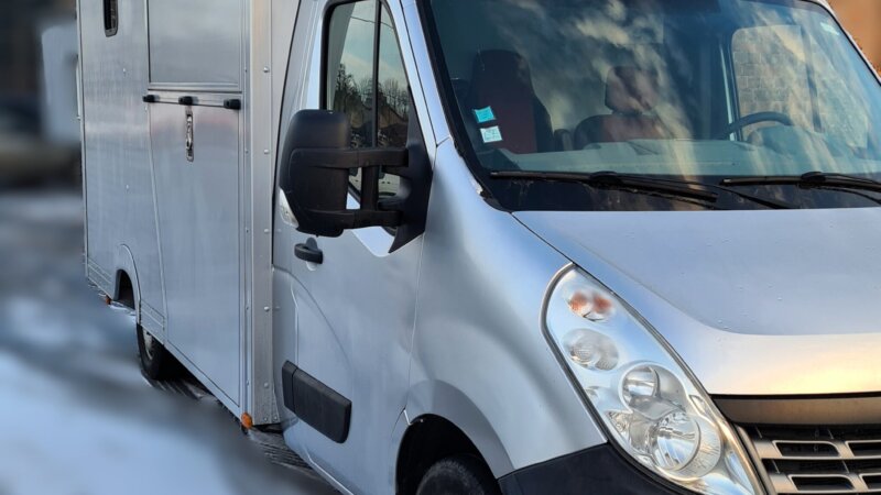 Koniowóz na Renault Master