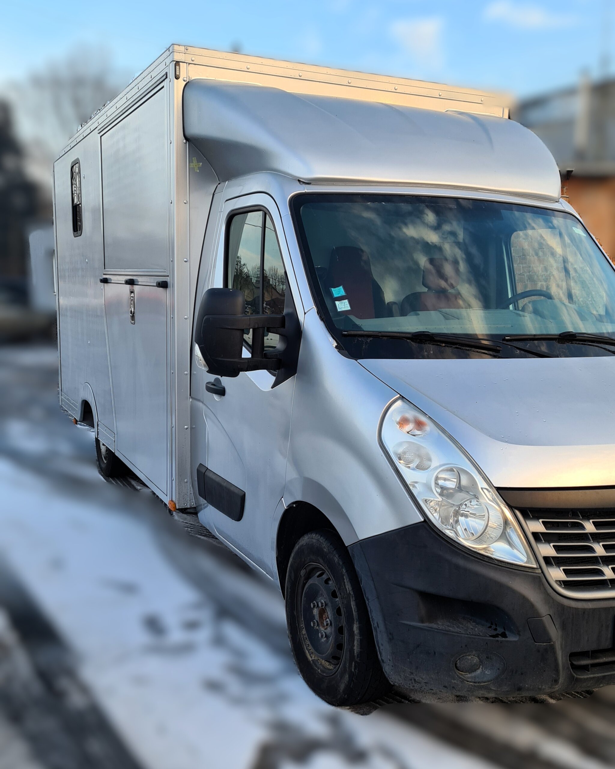 You are currently viewing Koniowóz na Renault Master